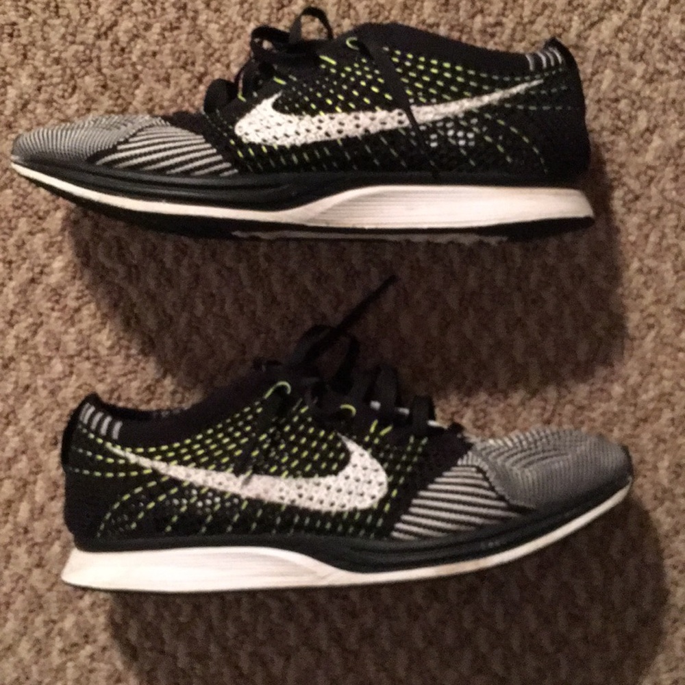 Nike flynit racer black/white/volt